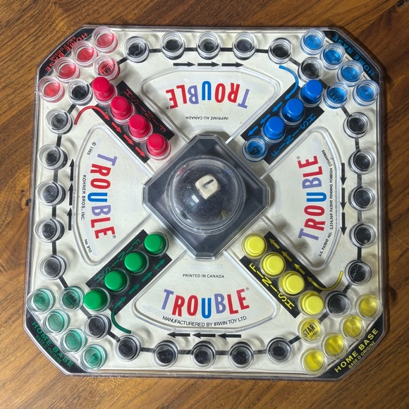 Vintage 1965 Canadian bilingual Trouble board game w/ classic pop-o-matic bubble - Picture 4 of 8